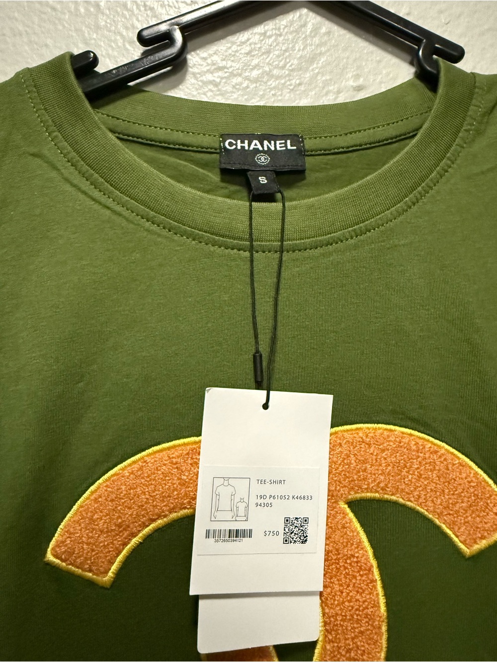 CHANEL Olive Green Kids Short Sleeve Tee with Orange Logo Applique